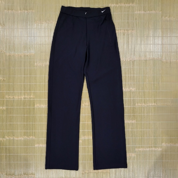 🖤 SOLD ON DEPOP 🖤Nike High Rise Zip Front Small Zip Pocket Straight Pant - Picture 2 of 10